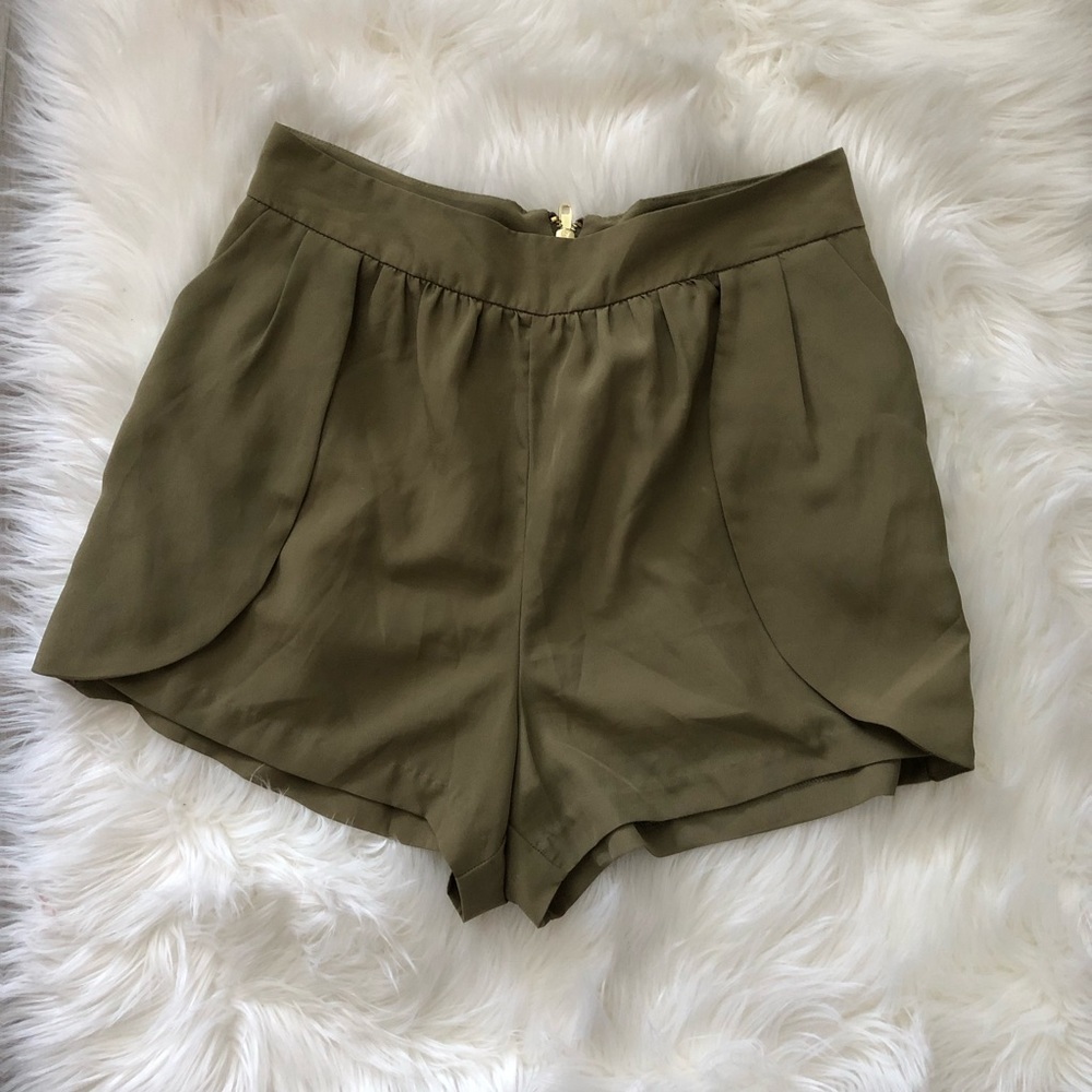 Hollywould olive green tulip hem shorts